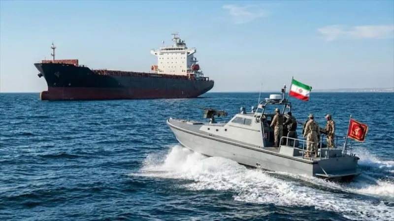 Armada del CGRI: 25 buques transitan el estrecho de Ormuz en 24 horas