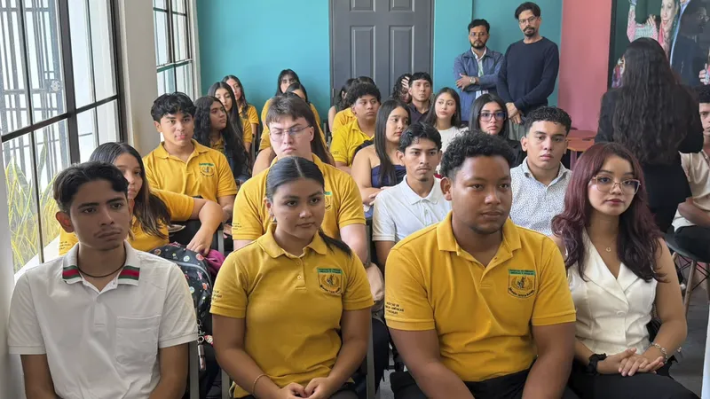 Estudiantes de la UCN visitan la Casa de la Soberanía Miguel D’Escoto Brockmann