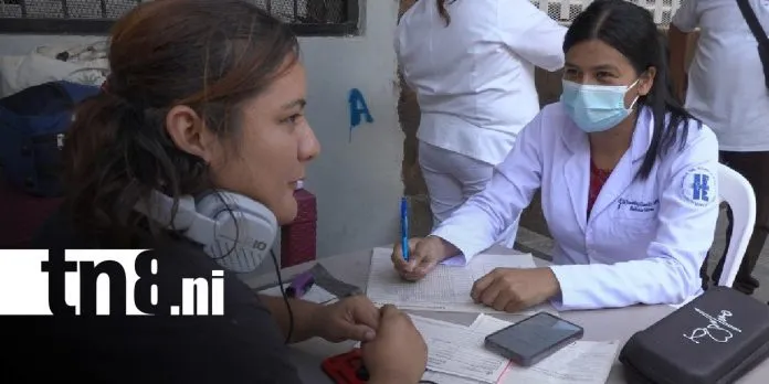 Salud llega puerta a puerta con jornada médica en el barrio Edgar Munguía, Managua