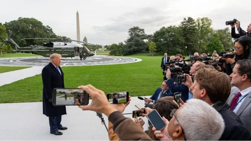 “Sin credibilidad”: Trump arremete contra CNN y MSNBC, en medio de la visita de Xi a EE.UU