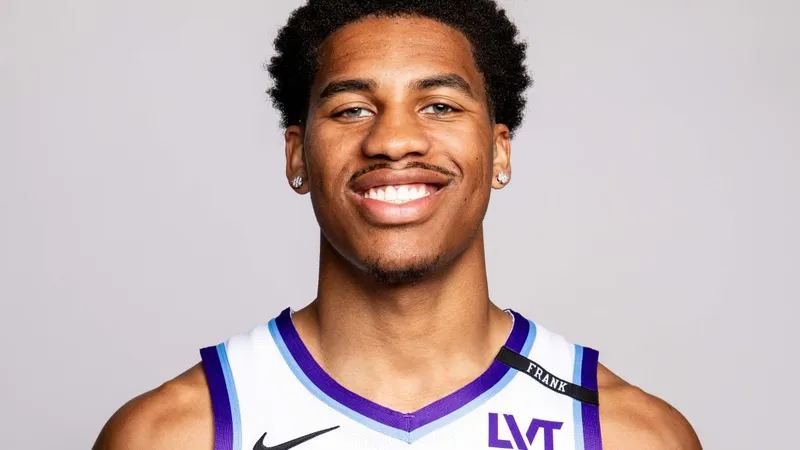 Utah da otra oportunidad a Matthew Murrell