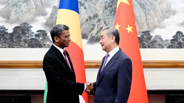 Cancilleres de China y Seychelles se reúnen en Beijing