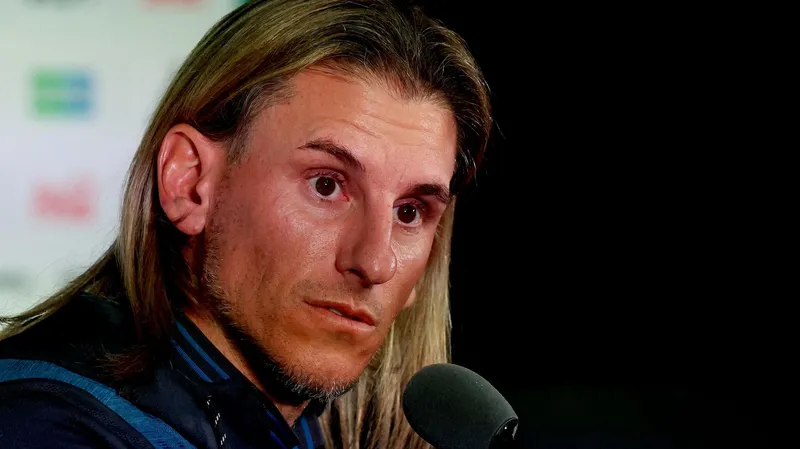El seleccionador de Ecuador renuncia tras la eliminación del equipo del Mundial