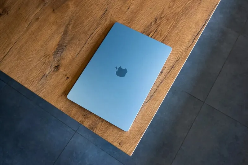 El hub USB que compraría para mi MacBook Air no llega a 30 euros: tiene 9 puertos y hasta botón de apagado
