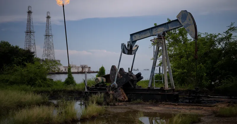 Venezolanos están divididos sobre el acuerdo petrolero con Trump: 50% cree que beneficia más a EE.UU.
