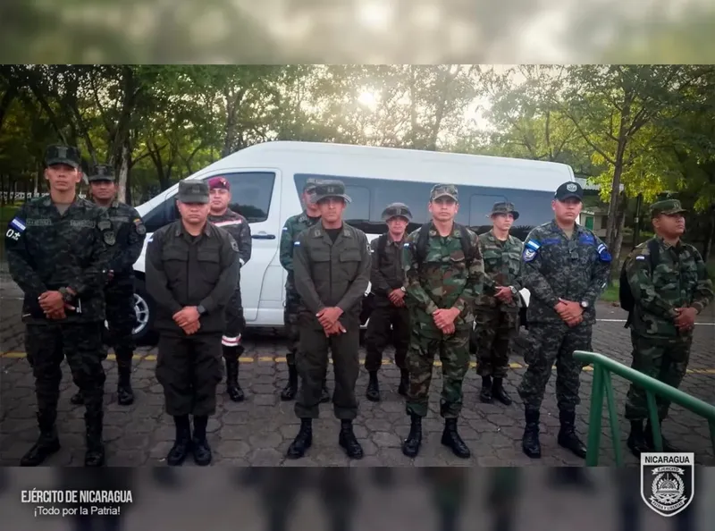 Ejército de Nicaragua realiza clase práctica ambiental en Parque Nacional Volcán Masaya