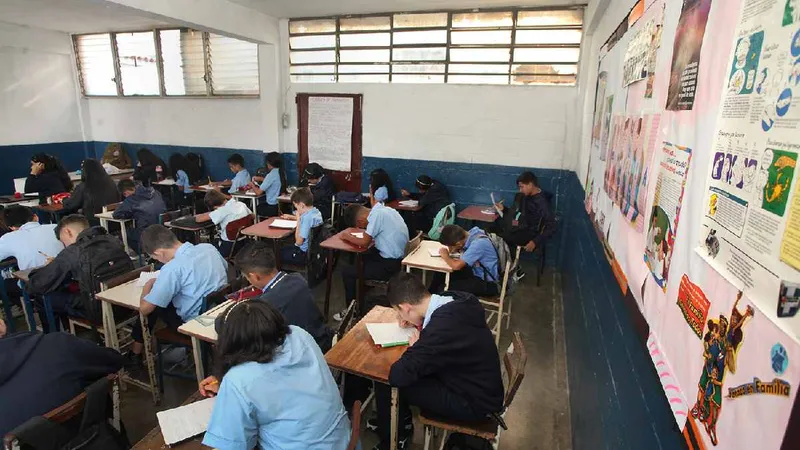 Ocho de cada diez alumnos reprueban Matemáticas, según SECEL 2025