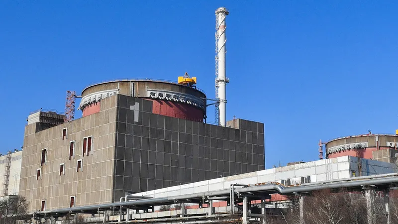 Kiev no cesa sus ataques contra la mayor central nuclear de Europa: ¿qué riesgos plantea?