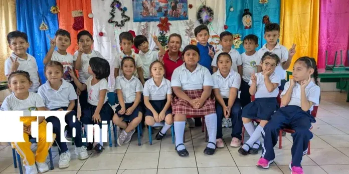 Familias acuden al preescolar Byron Díaz, Managua, para matricular a sus hijos