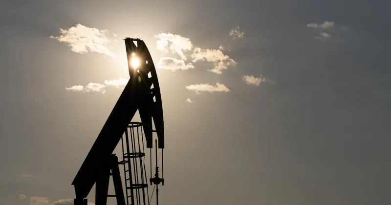 Petróleo va rumbo a su peor trimestre desde la pandemia y Morgan Stanley alerta por exceso de oferta