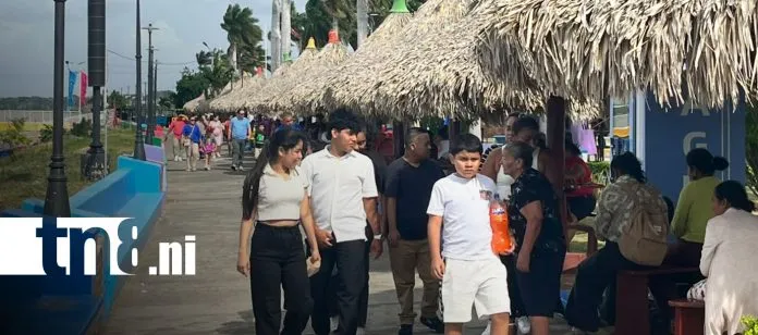 Familias aprovechan su fin de semana para disfrutar del Puerto Salvador Allende