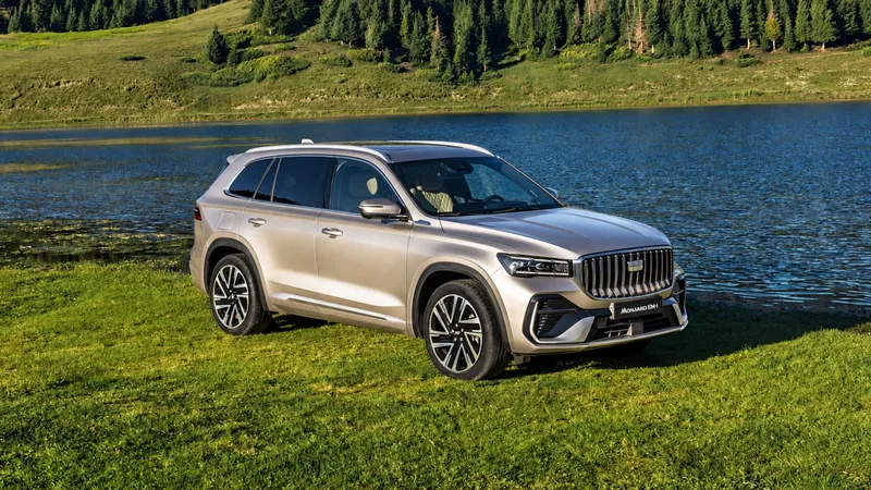 Desde 37.990 €: ya se puede comprar el nuevo SUV híbrido de Geely con 334 CV y 906 km de autonomía, 116 km en modo eléctrico