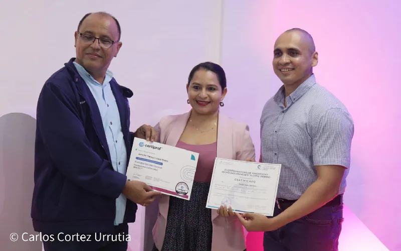CI Nicaragua entrega certificado internacional a mentores de Hackathon Nicaragua