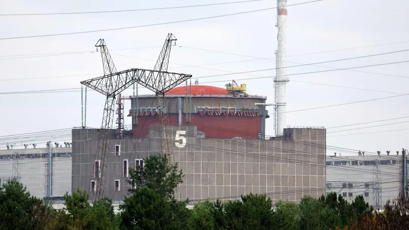 Ucrania vuelve a bombardear la zona de la central nuclear de Zaporozhie