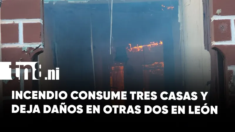 Voraz incendio destruye tres viviendas y daña otras dos en la ciudad de León