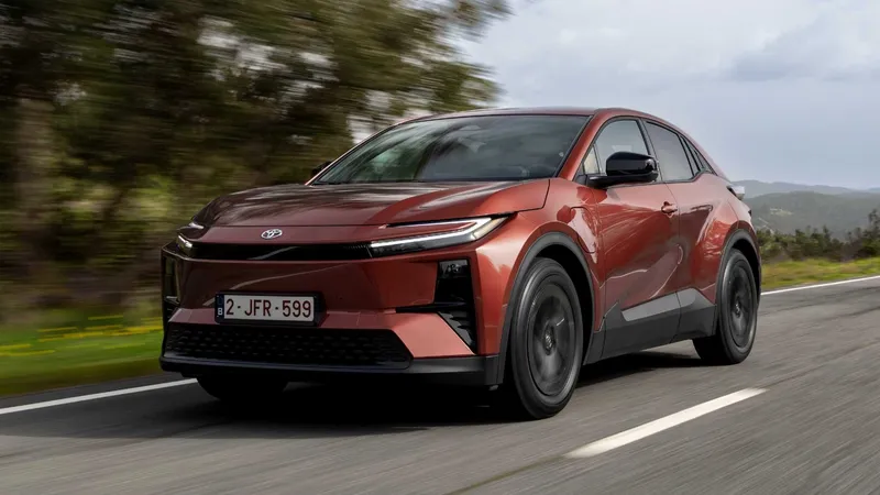 Toyota quiere que tu coche viejo siga siendo nuevo: así funciona su sistema para añadir tecnología años después