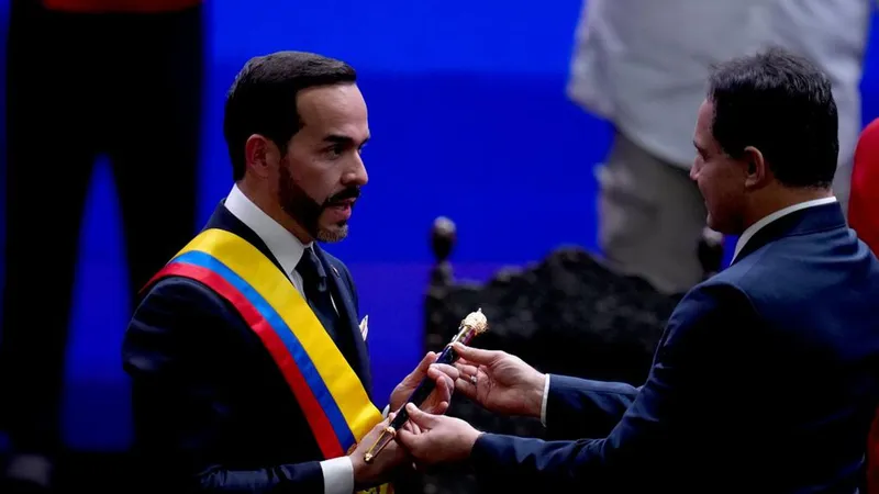 Gobierno de De la Espriella está obligado "a generar más acuerdos con partidos" en Colombia, señala experto