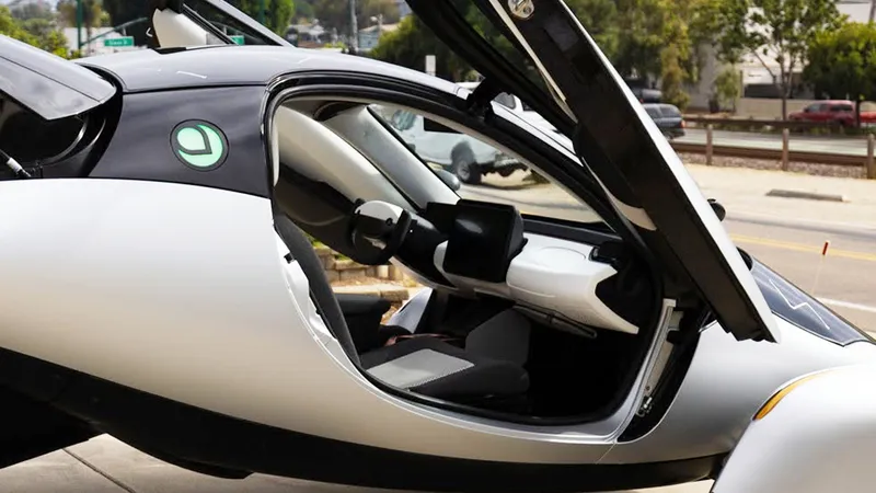 Únicamente con la energía solar de un día, este coche ha conseguido recorrer 70 km en condiciones reales de uso