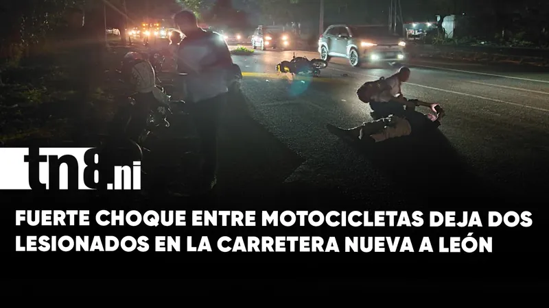 Violento choque en carretera Nueva a León termina con dos motociclistas lesionados