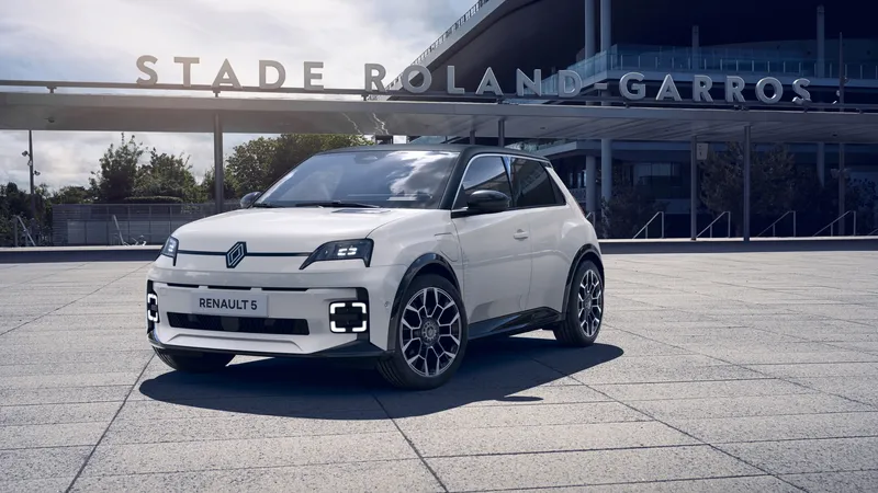 Renault convierte el 5 eléctrico en un capricho francés: edición Roland-Garros, 150 CV y hasta 410 km de autonomía