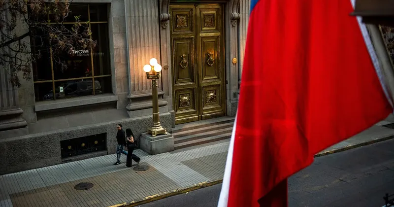 Chile mantiene tasa de interés de referencia en 4,5% ante débil crecimiento y repunte de inflación