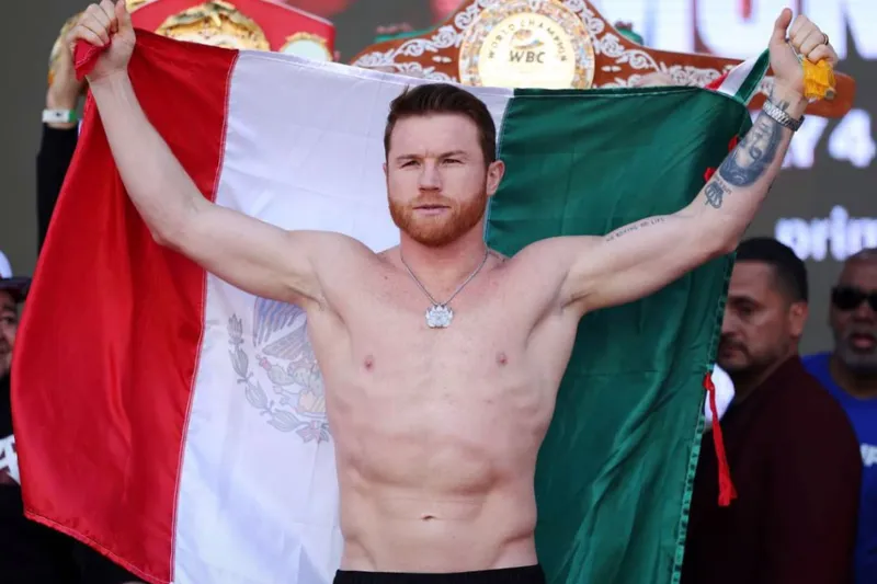 Canelo responde a Mbilli: “Necesitarías 10 como tú para vencerme”