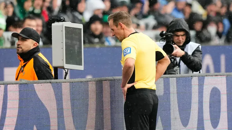UEFA presenta “Clear Line”, una herramienta que aclara cuándo debe intervenir el VAR