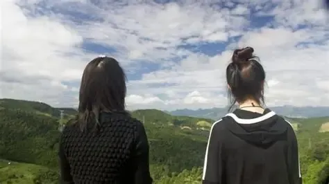 Mujeres ofrecen sus servicios de “hermanas”