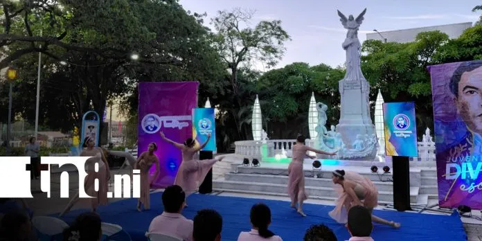 Poetas rinden homenaje a Rubén Darío en el aniversario de la obra «Azul»