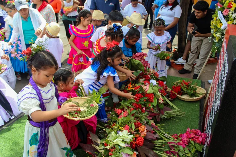 Monimbó honra con flores la memoria de sus héroes