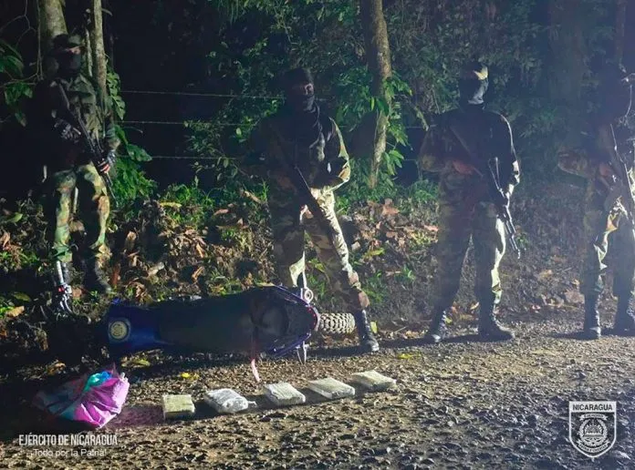Ejército de Nicaragua incauta 5.7 kilos de cocaína en Nueva Guinea
