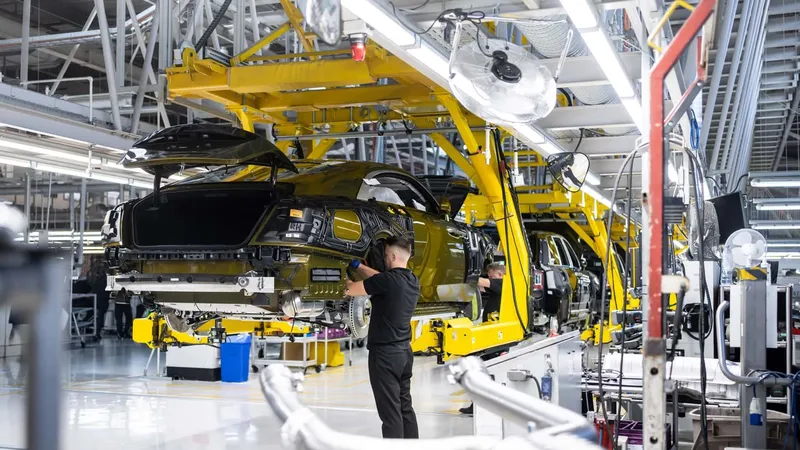 De poco sirve eliminar la gasolina de los coches, si finalmente se crea una dependencia de lo considerado como el nuevo 'petróleo'