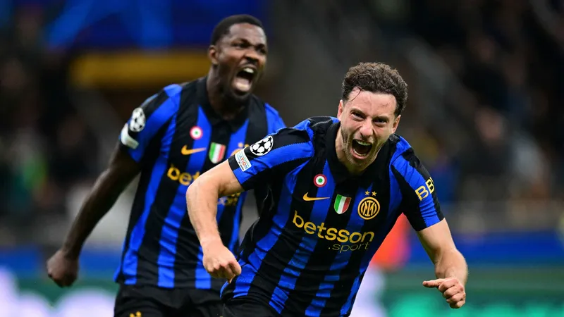 Con 10 y contra todo, Inter despierta en la Champions League