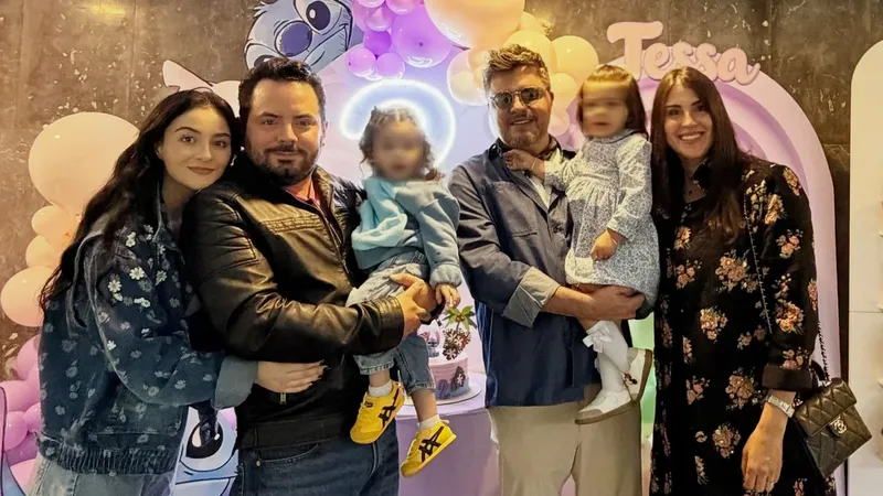 José Eduardo Derbez y Paola Dalay convierten los dos años de su hija Tessa en una fiesta de 'Lilo & Stitch'