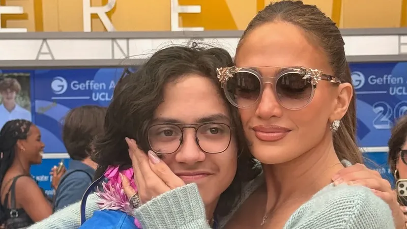 Jennifer Lopez, nostálgica, comparte nuevas fotos de la graduación de sus hijos