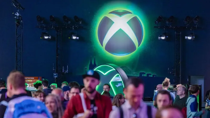Xbox planea nuevos recortes hasta el mes de enero, para así llegar a la prometida cifra de 3200 despidos en junio de 2027, según fuentes cercanas a Microsoft