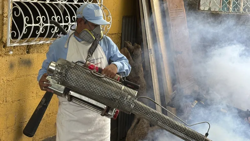 Brigadas de salud intensifican lucha contra el dengue en el barrio San Luis de Managua
