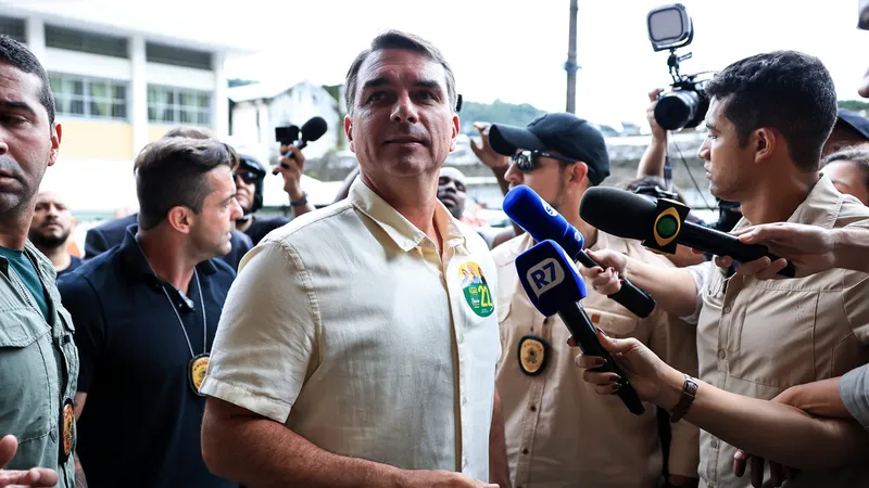 Dueño del avión en el que Flávio Bolsonaro fue a EE.UU. rompe el silencio y cuenta quién y cuánto le pagó