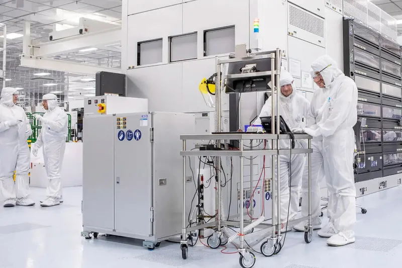 Así sí, Europa: el laboratorio de chips IMEC ha fabricado el primer cúbit con la máquina High-NA de ASML