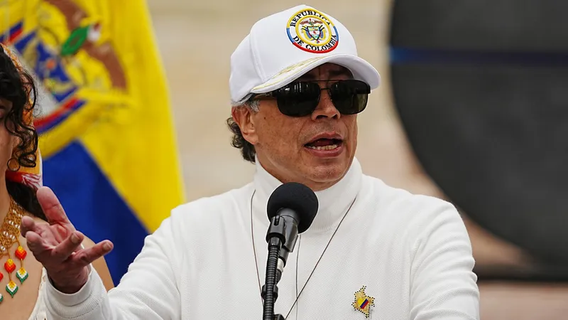 “Se colocarán sillas vacías”: Petro responde a De la Espriella sobre suspensión de transición