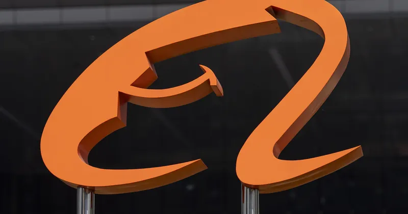 Alibaba lanza su chip de IA más potente para competir con Nvidia y ampliar centros de datos