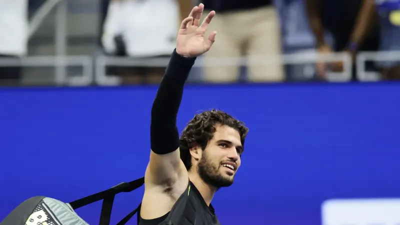 Carlos Alcaraz se despide del US Open con una sonrisa tras caer contra Ben Shelton