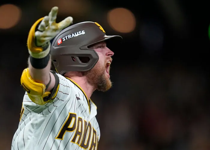 Padres evitan eliminación, vencen 4-3 a Cerveceros en 3er juego de serie divisional