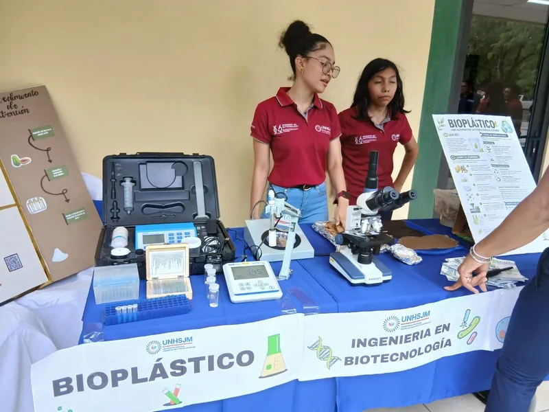 Estudiantes y docentes proponen soluciones científicas para el cuido de la Madre Tierra