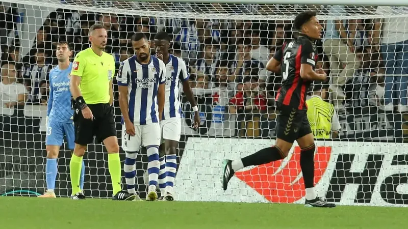 1-2: La buena reacción de la Real no es suficiente para paliar una primera mitad horrible