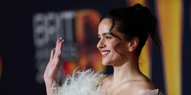 Rosalía llega a Argentina entre controversias y una inesperada negativa