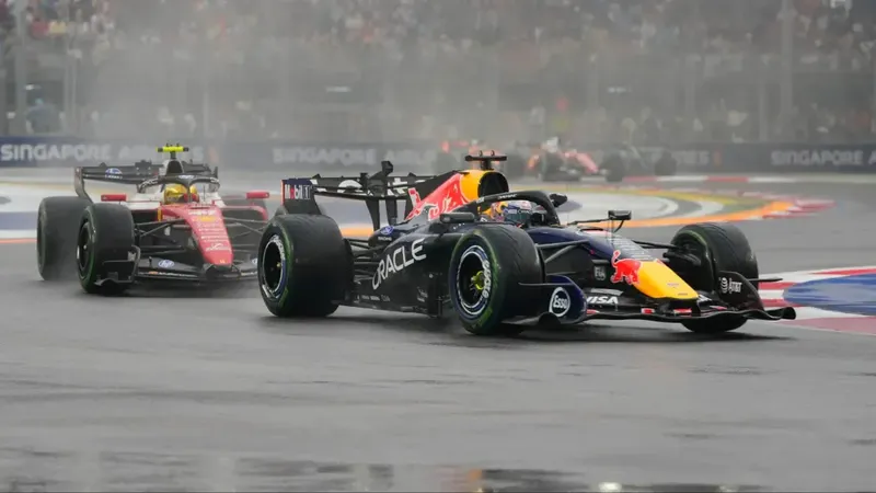Nueve abandonos, drama para Russell y Verstappen triunfa ante un gran Hamilton en un sprint loco