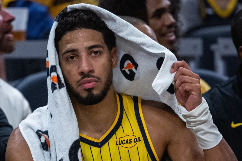 ¡Tyrese Haliburton también cae lesionado!