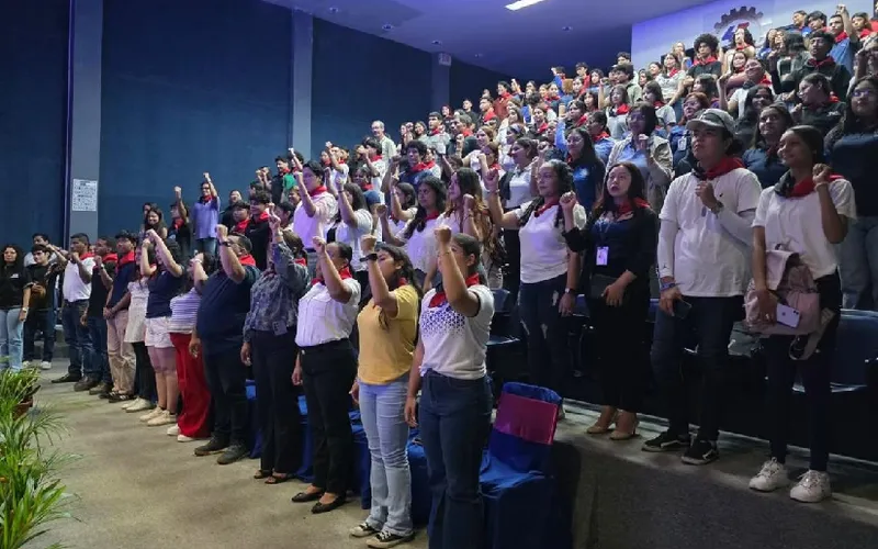 Juventud que Honra la Historia y construye el Futuro