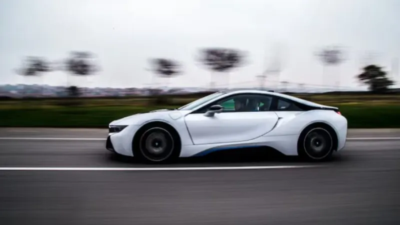 Un accidente mortal vuelve a poner a Tesla en la mira: qué pasó con el sistema de asistencia activado